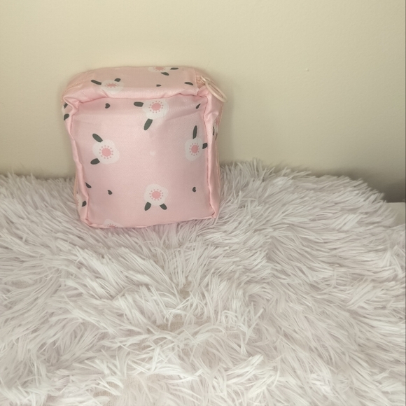 🚗 Car Kit! 💓 Pink Floral Bag filled with On The Go Essentials! ✨ - Picture 3 of 6